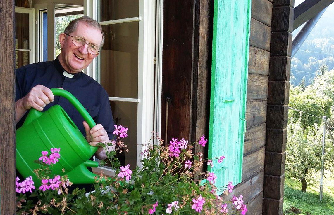 Pater Fergus betreut seit Anfang August gottgeweihte Frauen in der Schweiz.